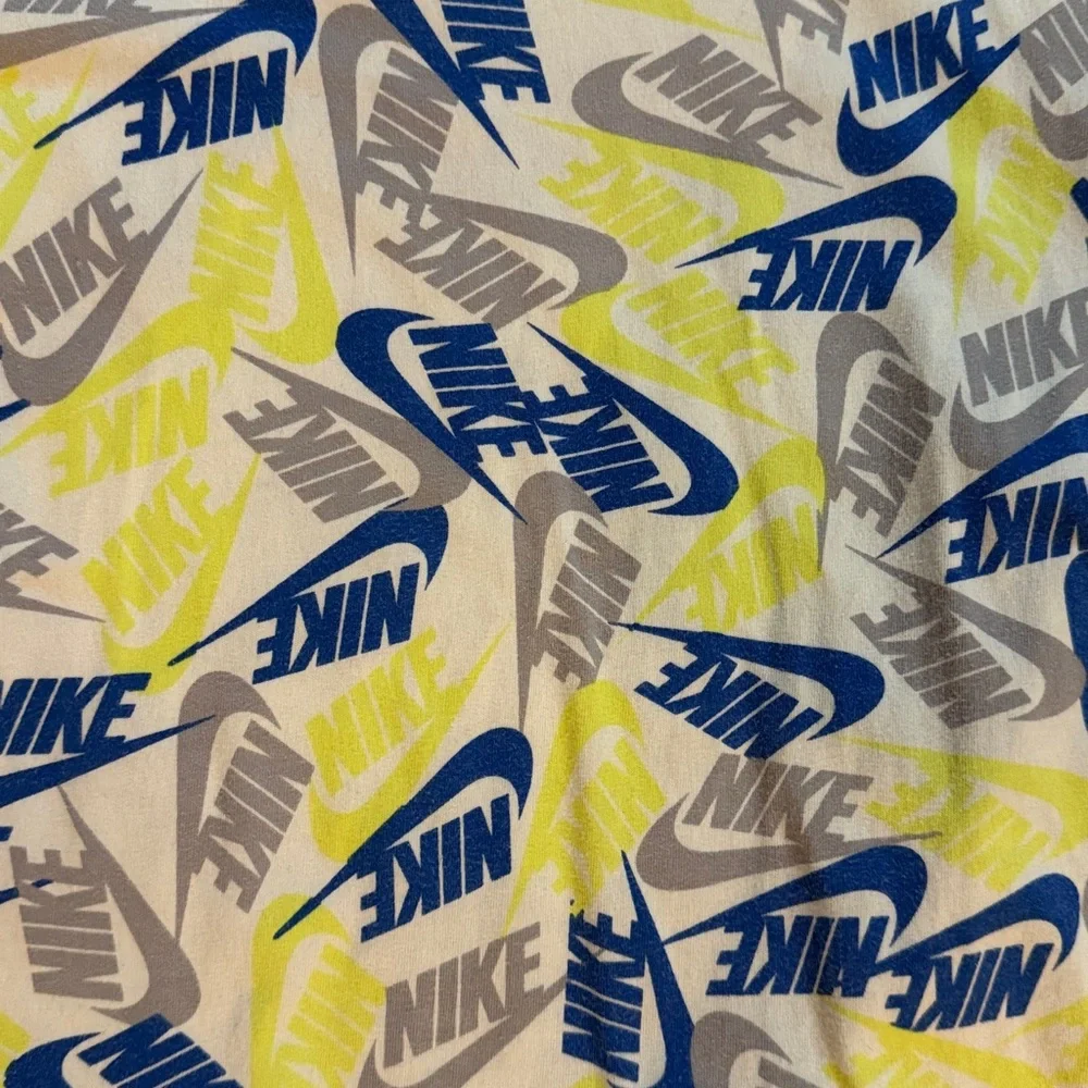 EUC Nike Kids Graphic Tee, sz L